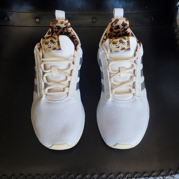 Beautiful Adidas Cloudfoam Size 6.5/38 - Picture 1 of 10